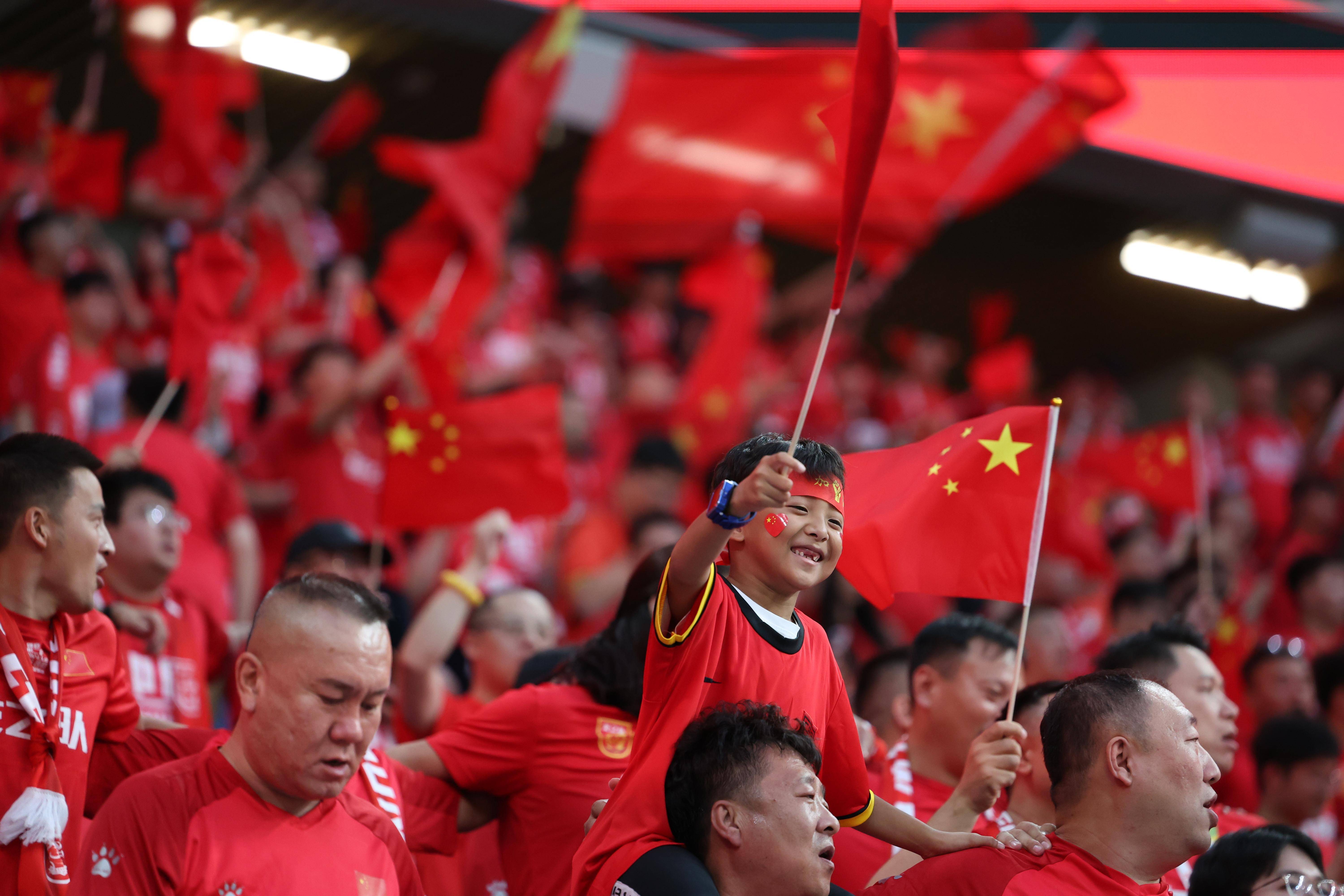 关于亚洲足球强队争相挑战，赛场气氛燃烧的信息