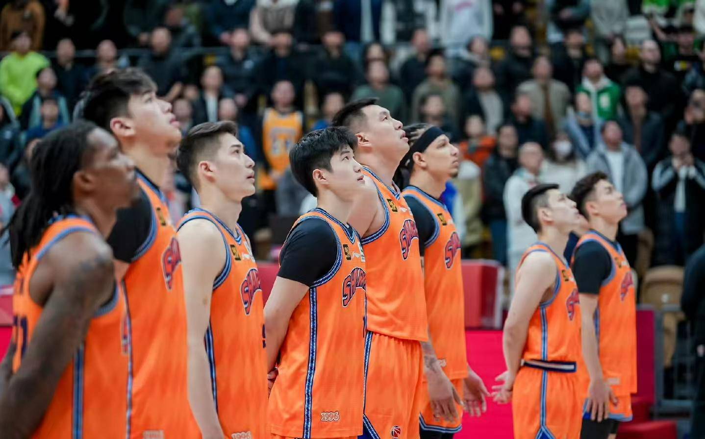 新疆队对阵上海队，谁将笑到最后