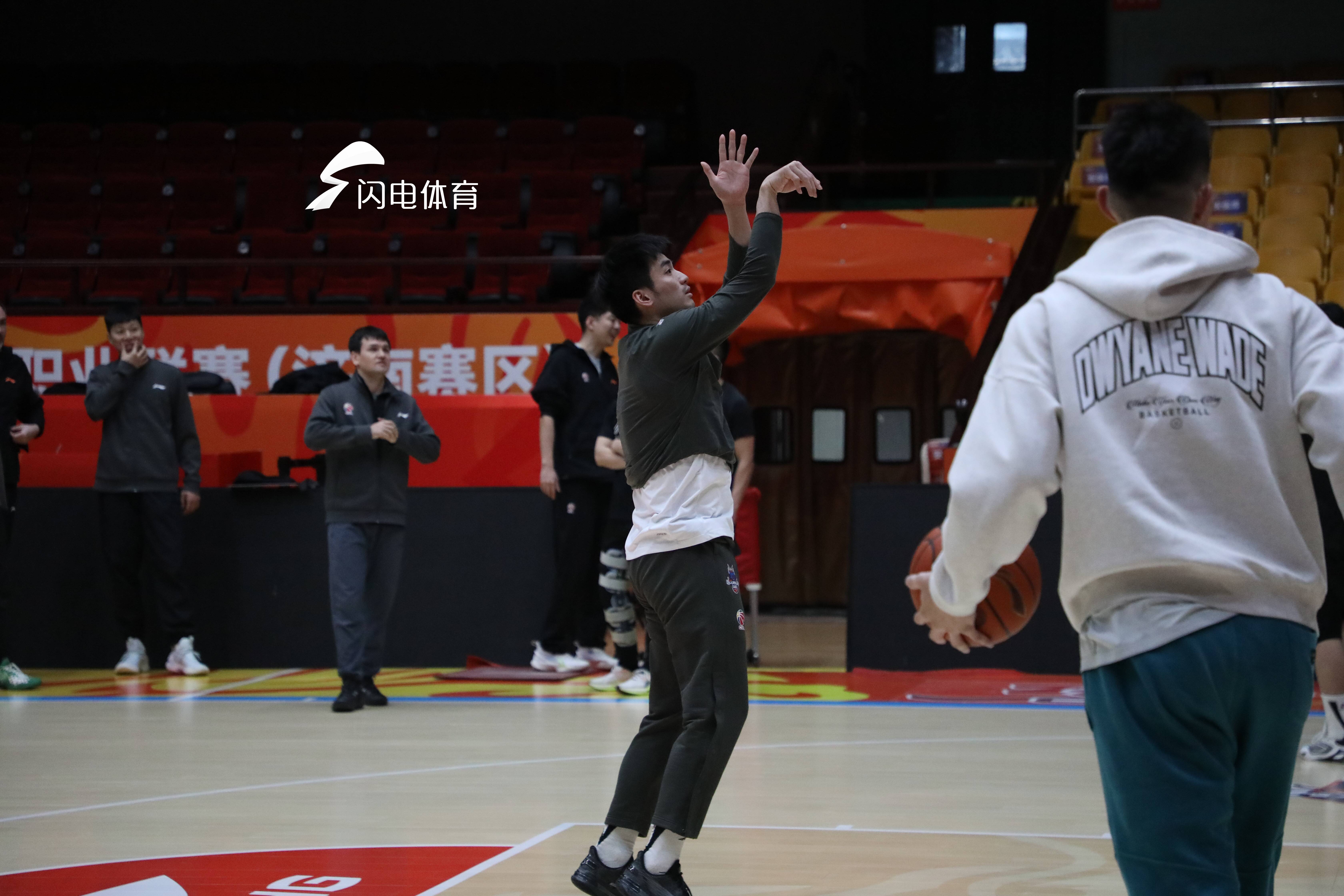 CBA球队训练备战，主教练全力激励球员