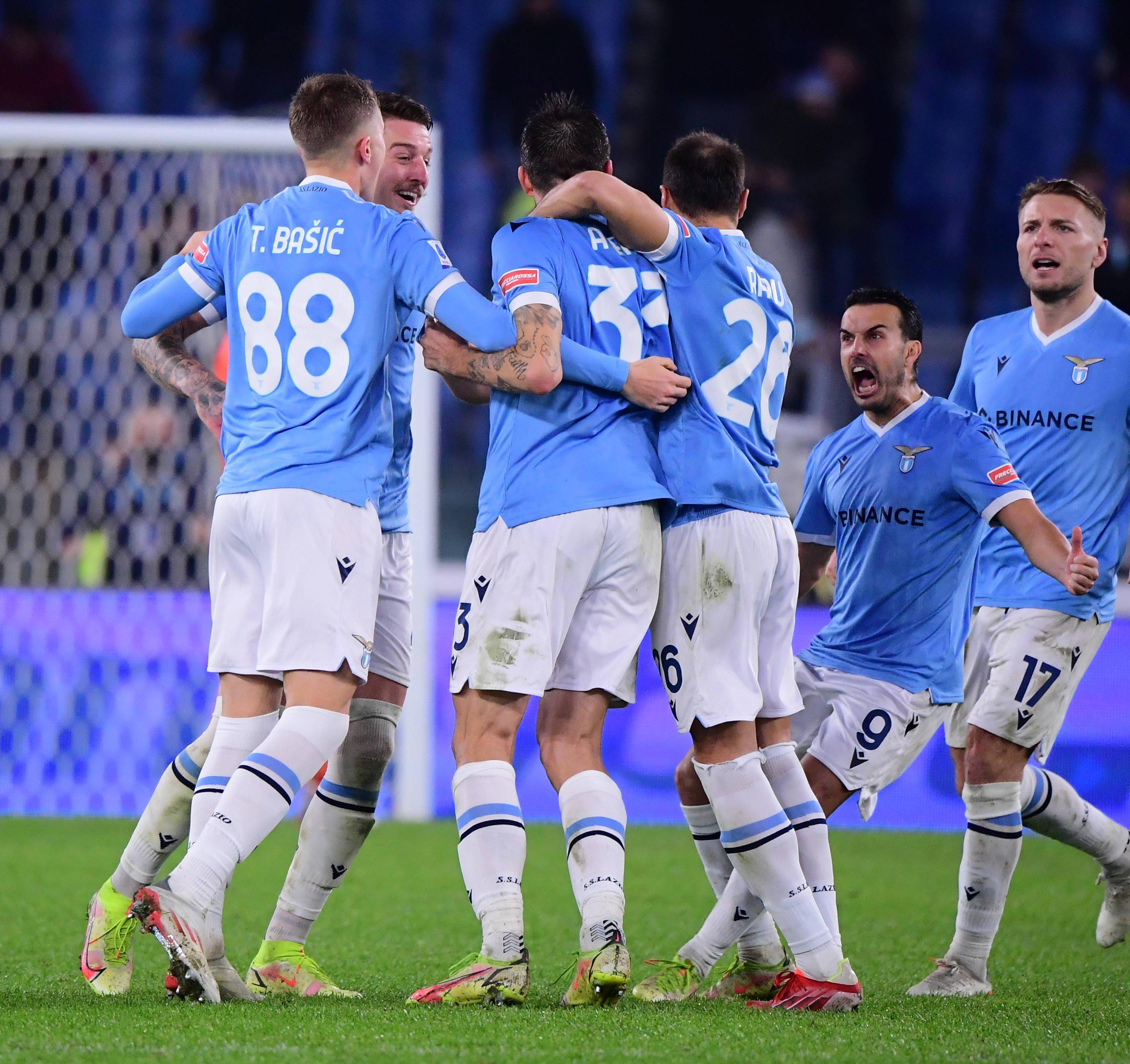 拉齐奥主场气氛热烈,球迷为球队助威的简单介绍 拉齐奥主场气氛热烈,球迷为球队助威的简单介绍