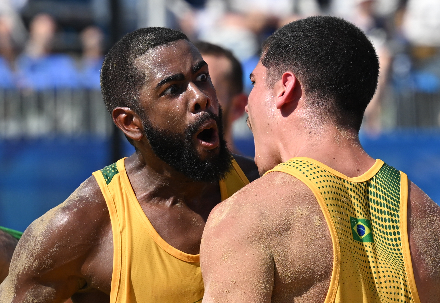 巴西沙滩排球冠军强势夺得冠军