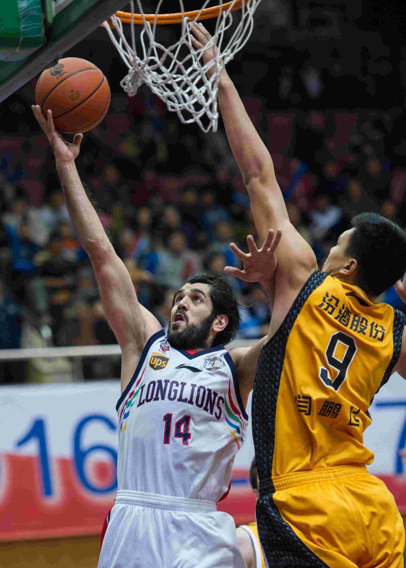 上海队遭遇困境，连续输球状况堪忧