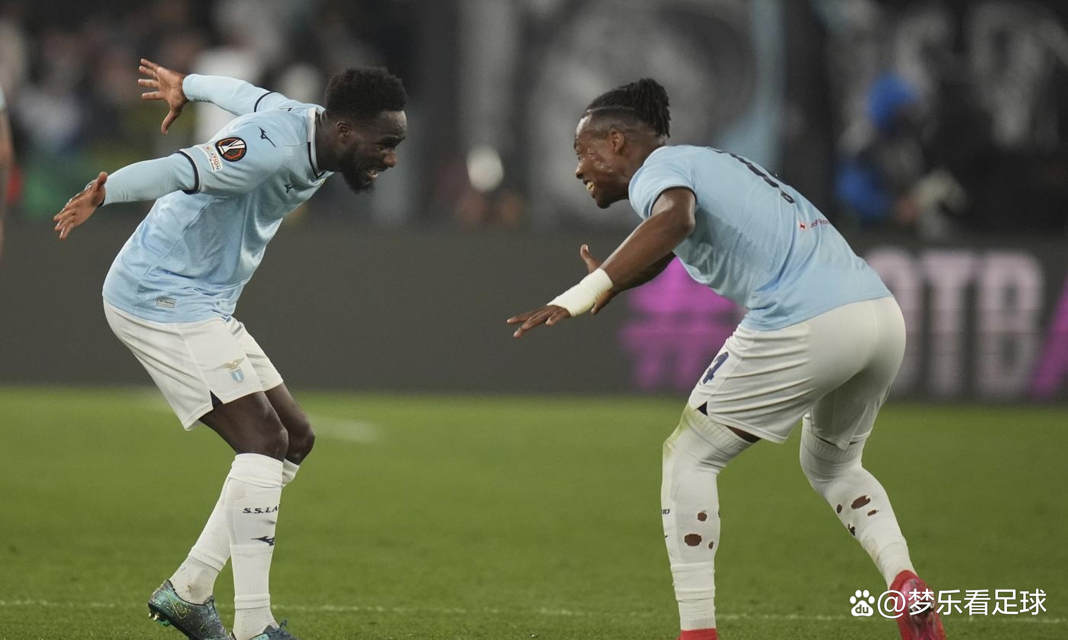 拉齐奥两球领先,主场轻取卡利亚里 拉齐奥两球领先,主场轻取卡利亚里